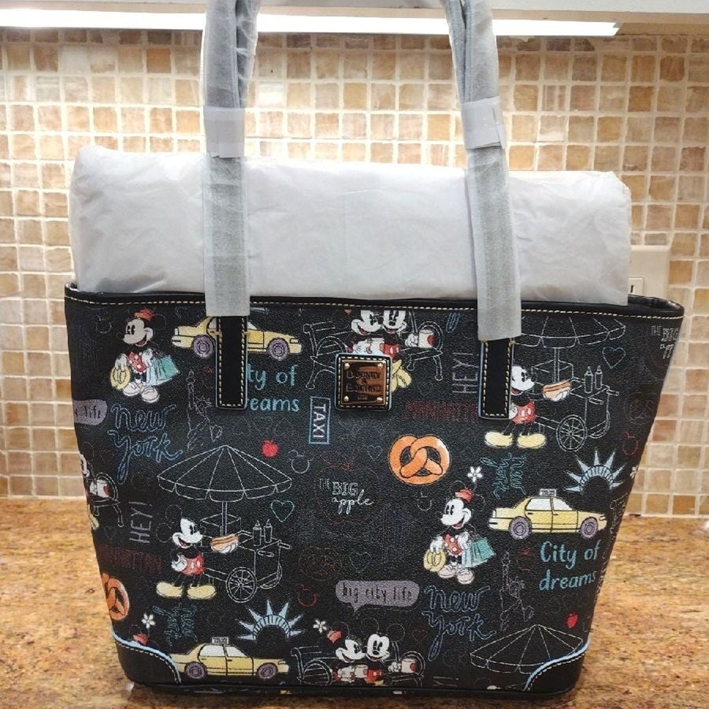 D & B  Mickey and Minnie Mouse New York City Tote  *NWT*